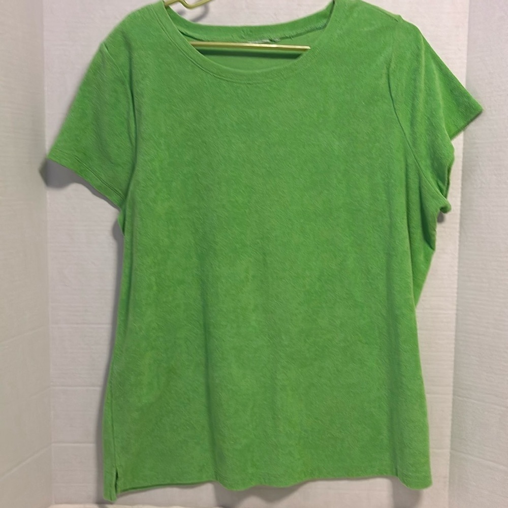 LIME GREEN TERRY CLOTH SHORT SLEEVE TOP..NO BRAND TAG HAS QVC ON MATERIAL TAG XL